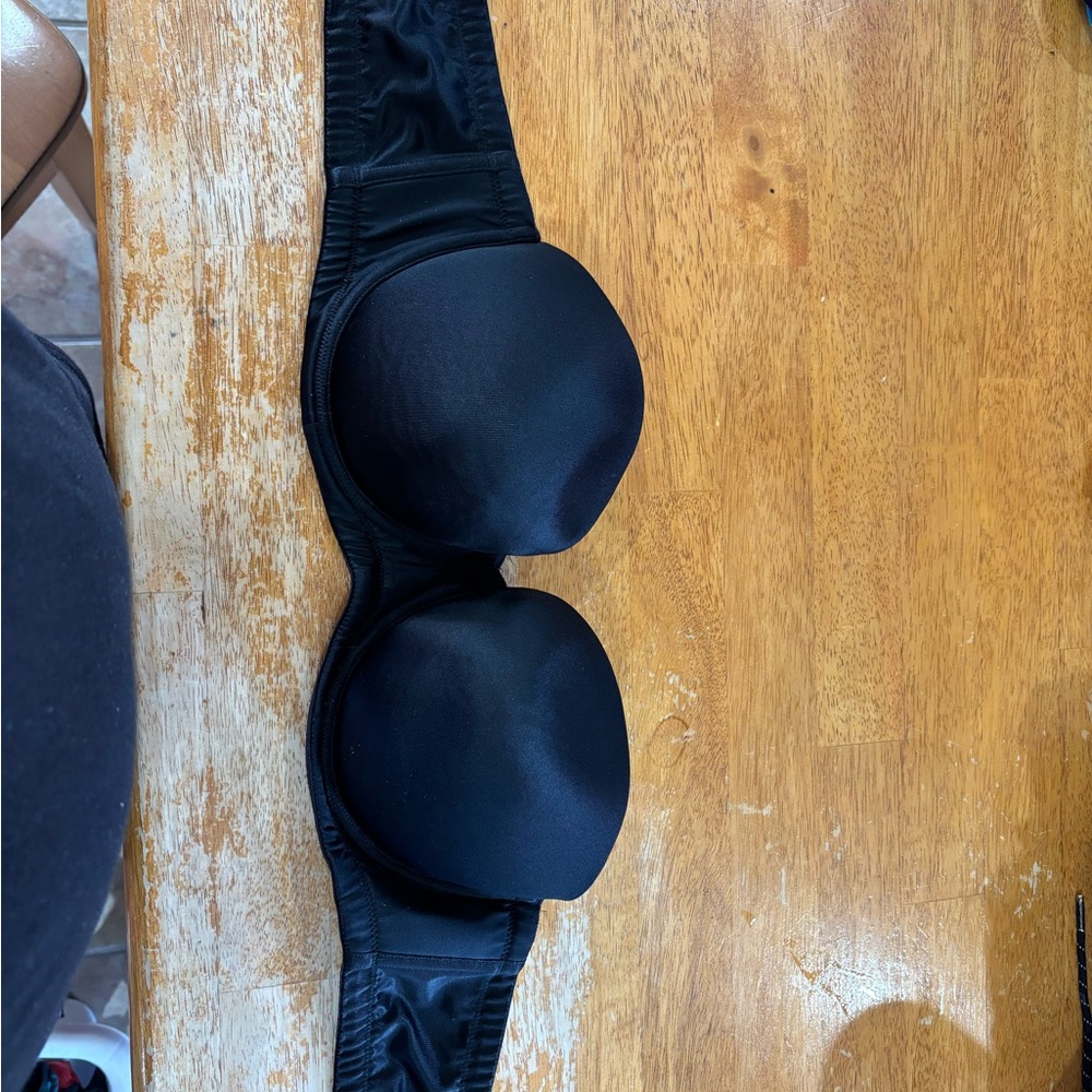 Black Strapless Bra with Molded Cups and Wide Band - Picture 4 of 13